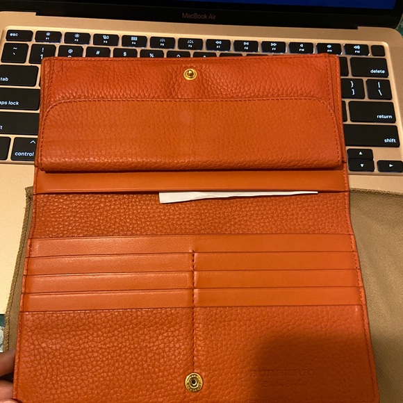 Burberry Logo Leather Wallet - Picture 3 of 7